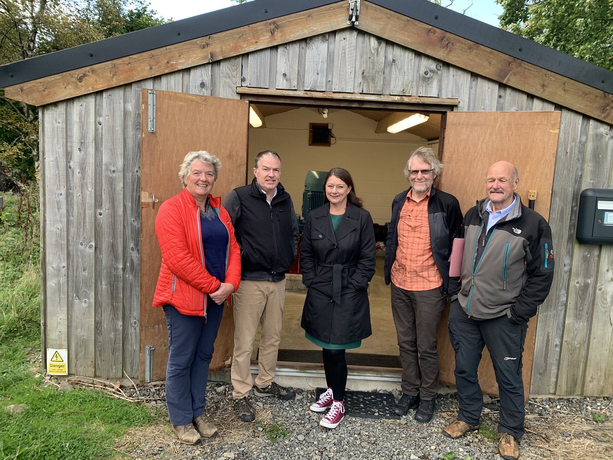 'It’s difficult to imagine a renewable energy installation in a more dramatic and stunning location.' Read about @LeanneWood's visit to Ynni Padarn Peris here: communityenergywales.org.uk/en/latest/lean…