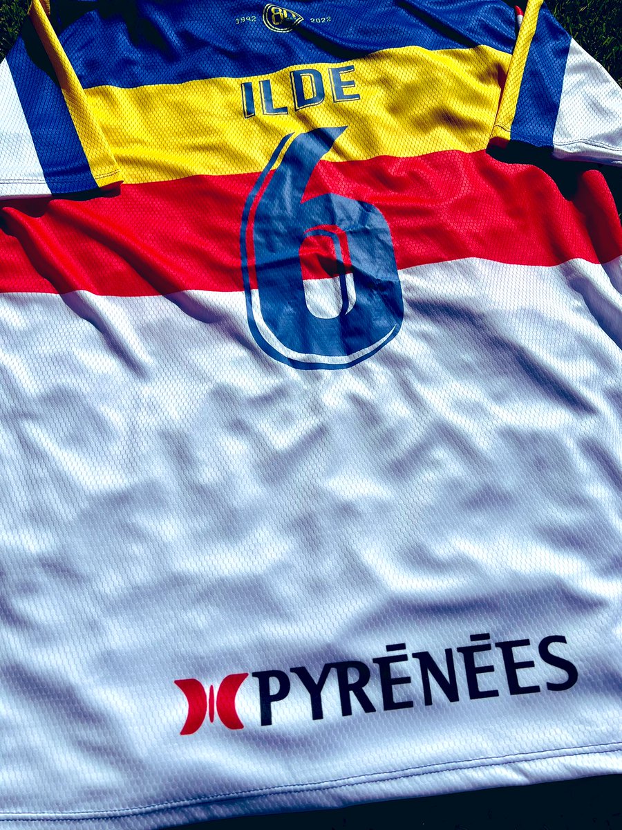 ildelima6's tweet photo. My 80 years shirt @fcandorra 💙💛❤️ #andorra #fcandorra #ilde #weareandorra #ildelima #andorrafootballmuseum #AFM https://t.co/62BnsLopgY