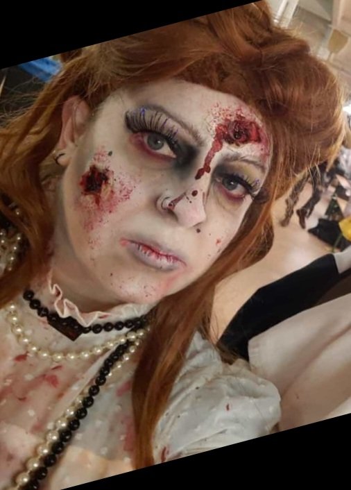 RedQueenof's tweet photo. Horrornächte im Filmpark Babelsberg...für mich als Darsteller ne echte "Therapie". War einer von euch schon bei uns? Gebt mal Feedback #portpanic #filmparkbabelsberg #Horrornächte2022 #scareactor #makeup https://t.co/yI62TBAgII