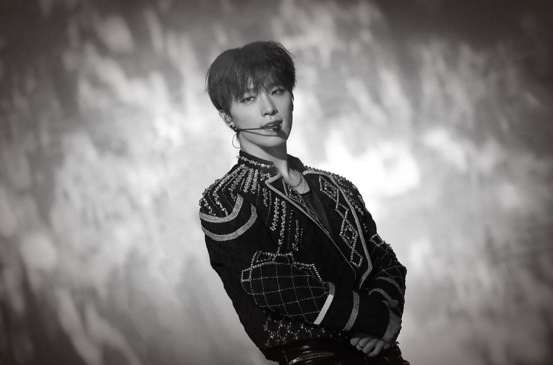 98ZHONGLI's tweet photo. ⠀
The deafening cheers of the crowd never gets too old for his ears. It always brought him the feeling of pride and fulfillment. It was always overwhelming whenever he initially emerges from the backstage.

Viktor started his show, energy high. "The show is about to start!" 
⠀ https://t.co/C5jmnYz5gz