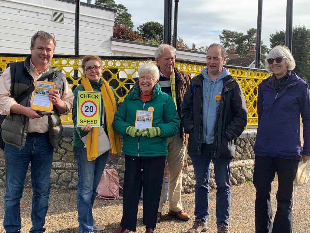 SevenoaksLibDem's tweet photo. Out campaigning for the 20 MPH zone in central #Sevenoaks. #20sPlenty https://t.co/2i5J7AvvAM