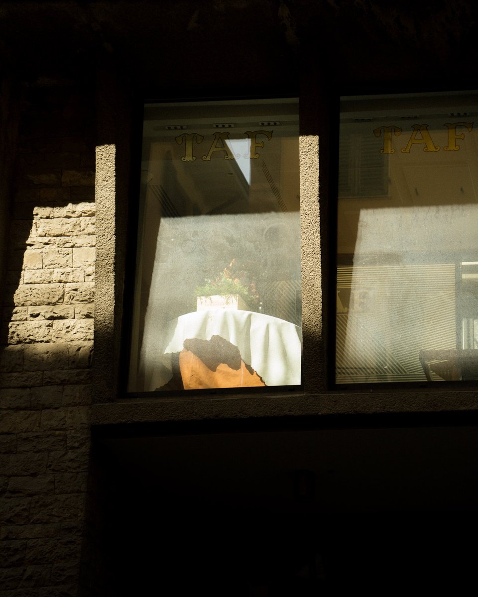 jordbaggs's tweet photo. harsh light on streets around italy 🇮🇹 https://t.co/uc6UGfhWBc