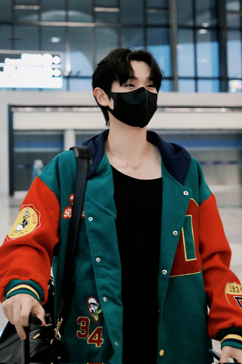 xiaojiunagqc's tweet photo. [221016]

Have a safe flight baobao~

©Twinkle•高卿尘0711
#NINE #INTO1GaoQingchen  #INTO1Nine #นายท่านกรชิต #高卿尘 #INTO1 @naninenai99 https://t.co/IYCPjlrxFn