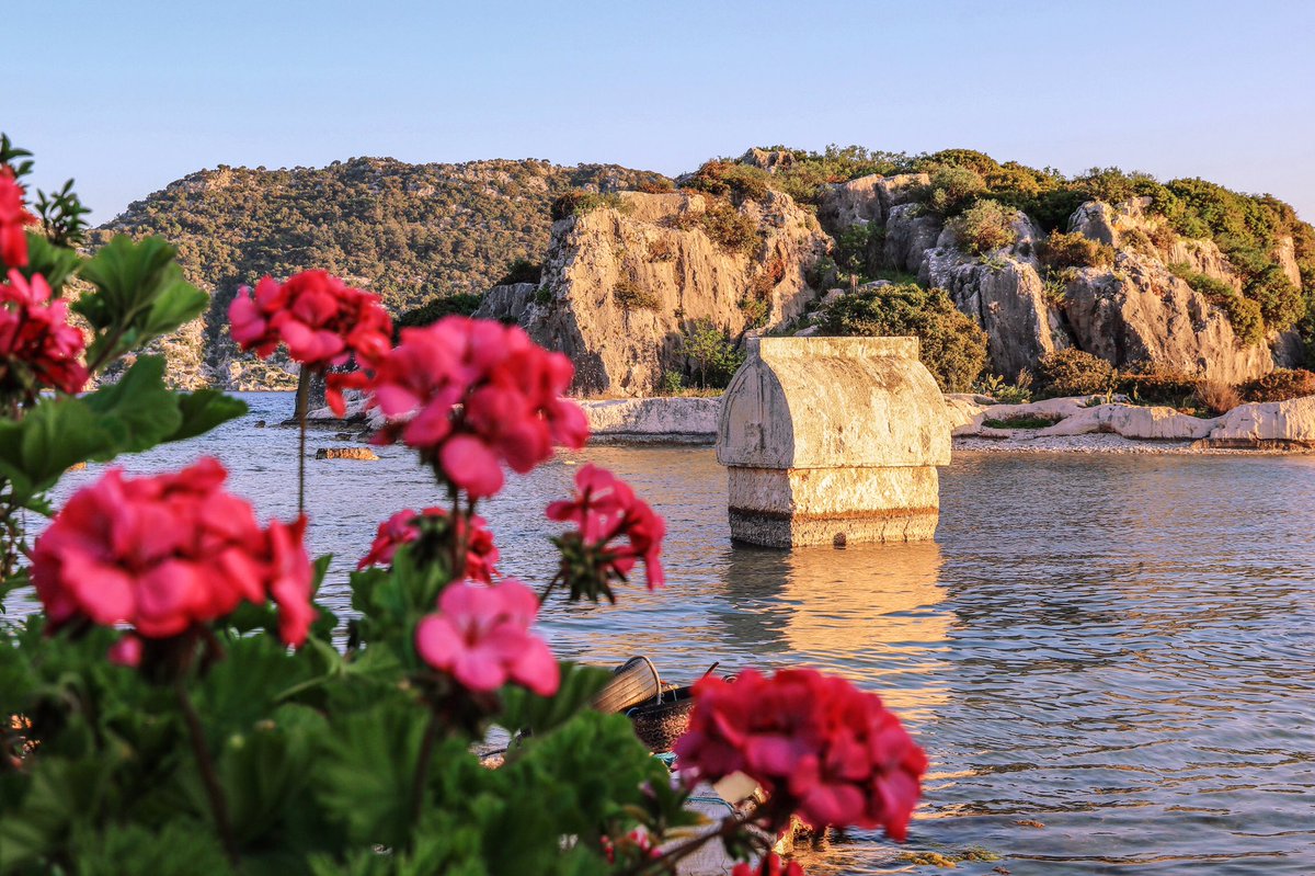 Tarih, doğa ve deniz keyfini bir arada arayanlar için 📍#SimenaAntikKenti 😊
Birçok medeniyete ev sahipliği yapmış olan Simena, bizlere eşsiz manzaraları ve tarihiyle eşlik ediyor.