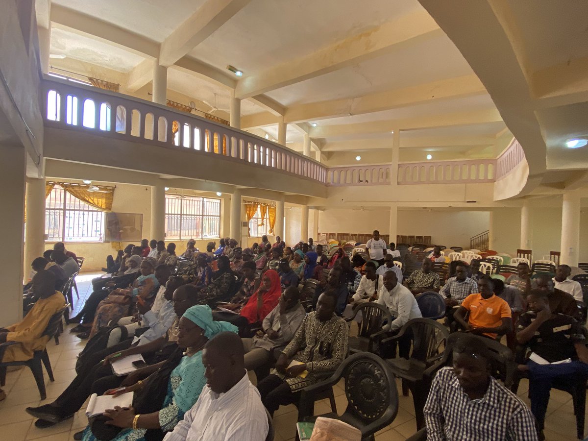 J2  #JREMopti: Panel sur Le rôle de l’accompagnement dans le dévlpment d’act.  génératrices de revenus et la création d’#emplois animé par M. Tamboura de <a href="/ApejMali/">APEJ Mali</a>, M. Diallo du <a href="/PNUDMALI/">PNUD MALI</a>  Awa KOÏTA du réseau des femmes engagées de #Mopti 
 <a href="/tatiana_Choudi/">Tatiana Choudi</a> <a href="/teixei15/">Alfredo Teixeira</a> <a href="/maleye_diop/">Maleye Diop</a>