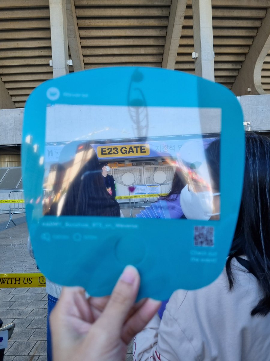 LinisMn's tweet photo. A moment taken before entering the hot spot 🤟🤟🤟
#BTS_YetToCome_Weverse_LIVE https://t.co/ib5iPPD7Hd