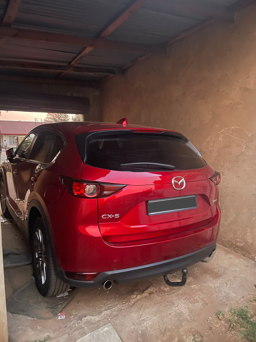 Abramjee's tweet image. JUST IN: @eNCA DSTV 403: The Hawks in Gauteng and private security have arrested three suspects in Roodekop, Alberton. They seized three luxury vehicles, a military grade signal jammer &amp;amp; highly sophisticated electronic devices used for “relay attacks.” Don’t miss #CrimeWatch