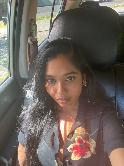 Just some selfies I took today https://t.co/m8MeYfP76Q<a href="/tag/longhair"class="tags"><span>#longhair</span></a><a href="/tag/healthyhair"class="tags"><span>#healthyhair</span></a><a href="/tag/hairgoals"class="tags"><span>#hairgoals</span></a>