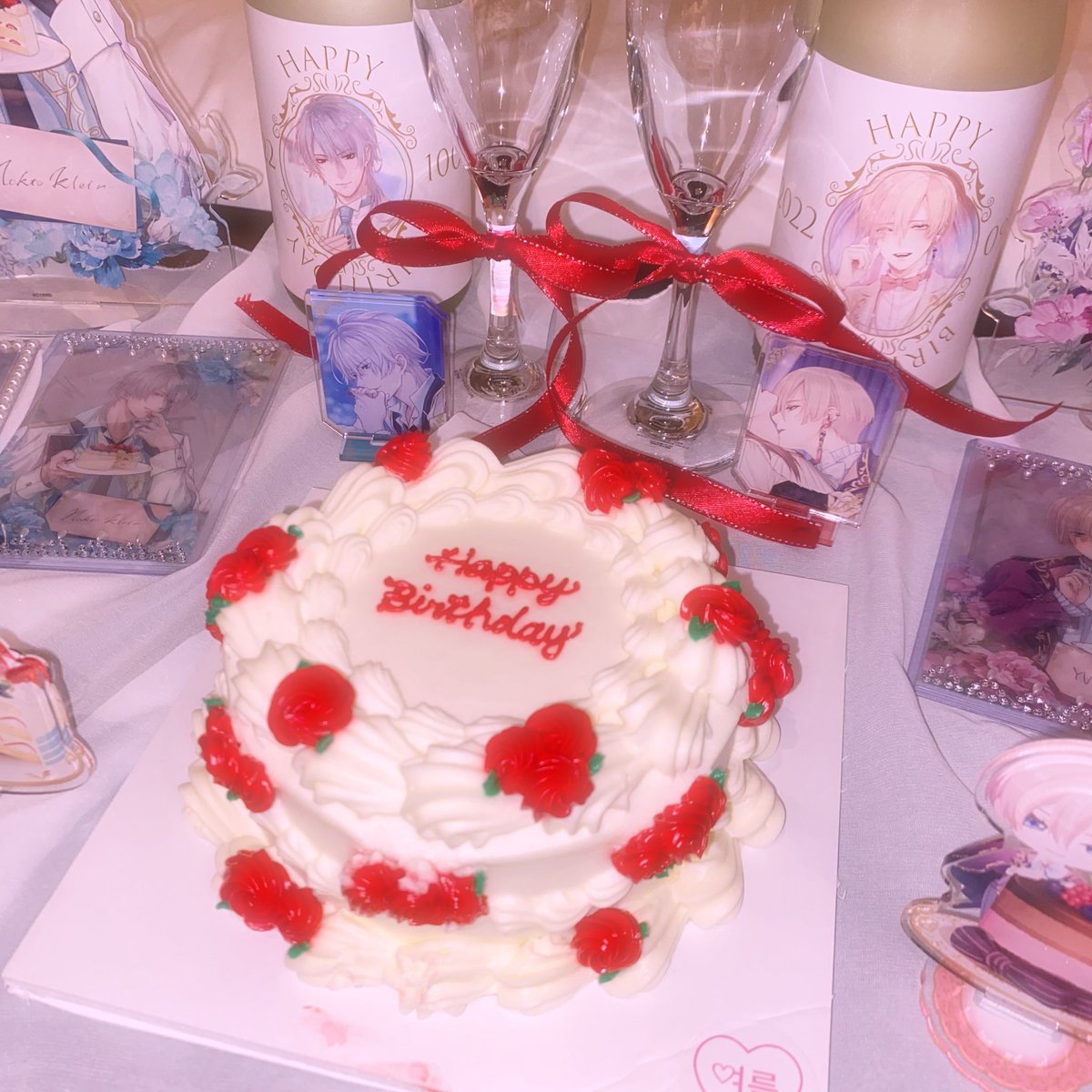 yves_mmm's tweet photo. - ̗̀ 𝙷𝙰𝙿𝙿𝚈 𝙱𝙸𝚁𝚃𝙷𝙳𝙰𝚈  ̖́-
1ヶ月遅れの誕生会🌹
やる気の波が凄いしイベントの最終日忘れて101位とっちゃうけどちゃんと大好きです🥲♥️
これからものんびり推させてください✊🏻" https://t.co/laGUeBiNGm