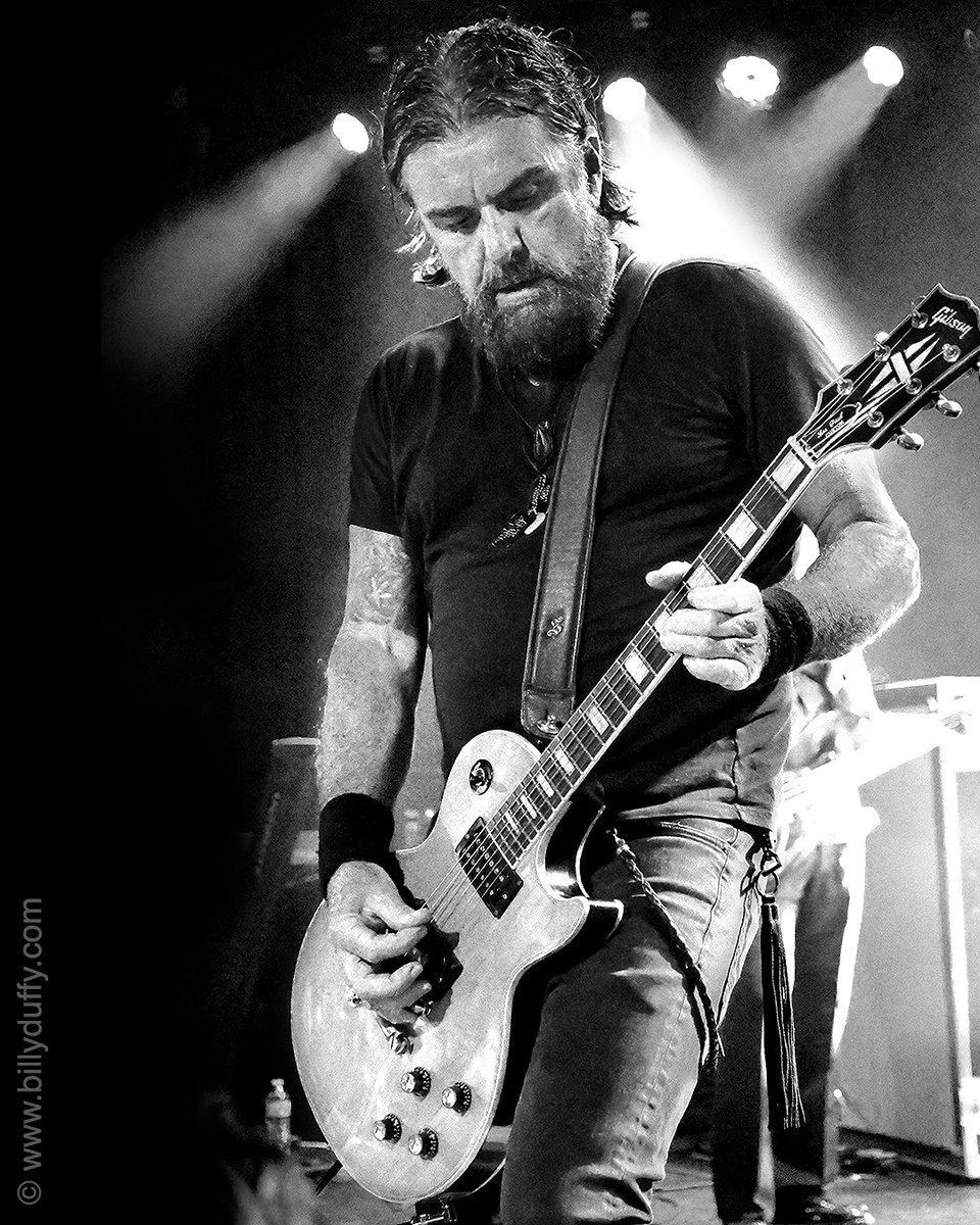 #Gibsunday
Me & one of my “Ronno” Les Pauls at The Roxy ‘Under The Midnight Sun’ launch party…

#BillyDuffy #TheCult #Gibson #Woody #LesPaulCustom #LesPaul #MickRonson #Ronno #DavidBowie #UnderTheMidnightSun #UTMS

📸 @mickpeek