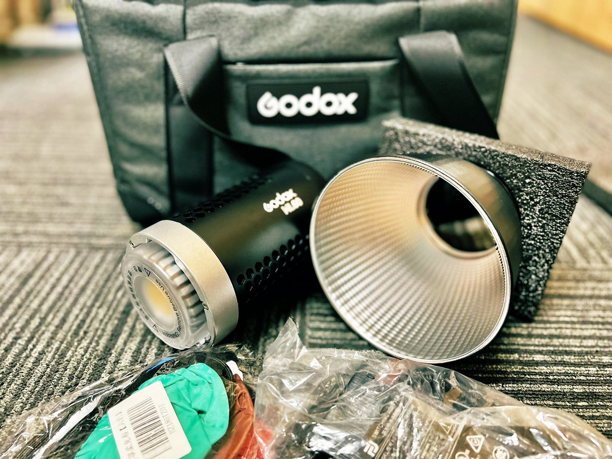 tomato59975980's tweet photo. 新しいライトが届きました
#GODOX
#ML600
#MLCD15
#MLCS1625 https://t.co/SUYTcVU5aK