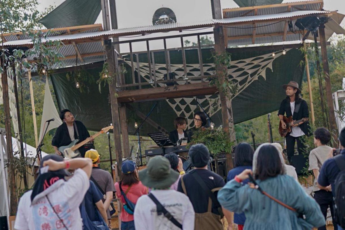 The_Hey_Song_jp's tweet photo. GREEN and GOLD 2022やぐらのステージ、ありがとうございました🏕
素敵な空気感のフェスとステージ最高でした✨
次回ライブは11/26(日)豊橋THE楽のこけら落とし企画にてアコースティック編成です🎹

#グリゴー

photo by @MTsurum https://t.co/63scJOeOgs