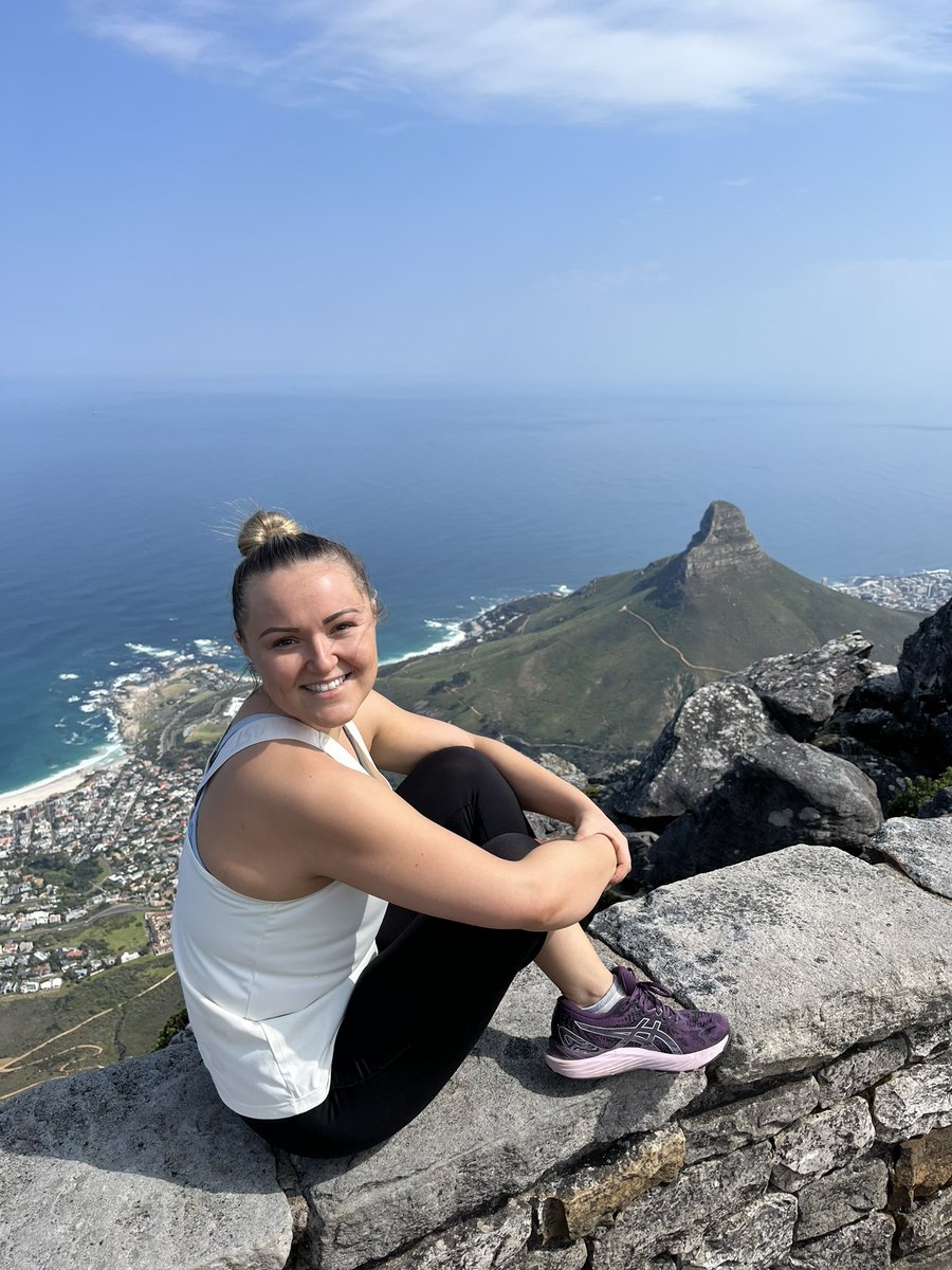 MissHurlow's tweet photo. Perks of teaching in Dubai = the BEST airport. Spending half term in Cape Town 🇿🇦 

#expatteacher #mydubai #CapeTown #internationalteaching https://t.co/P2UGYpy726