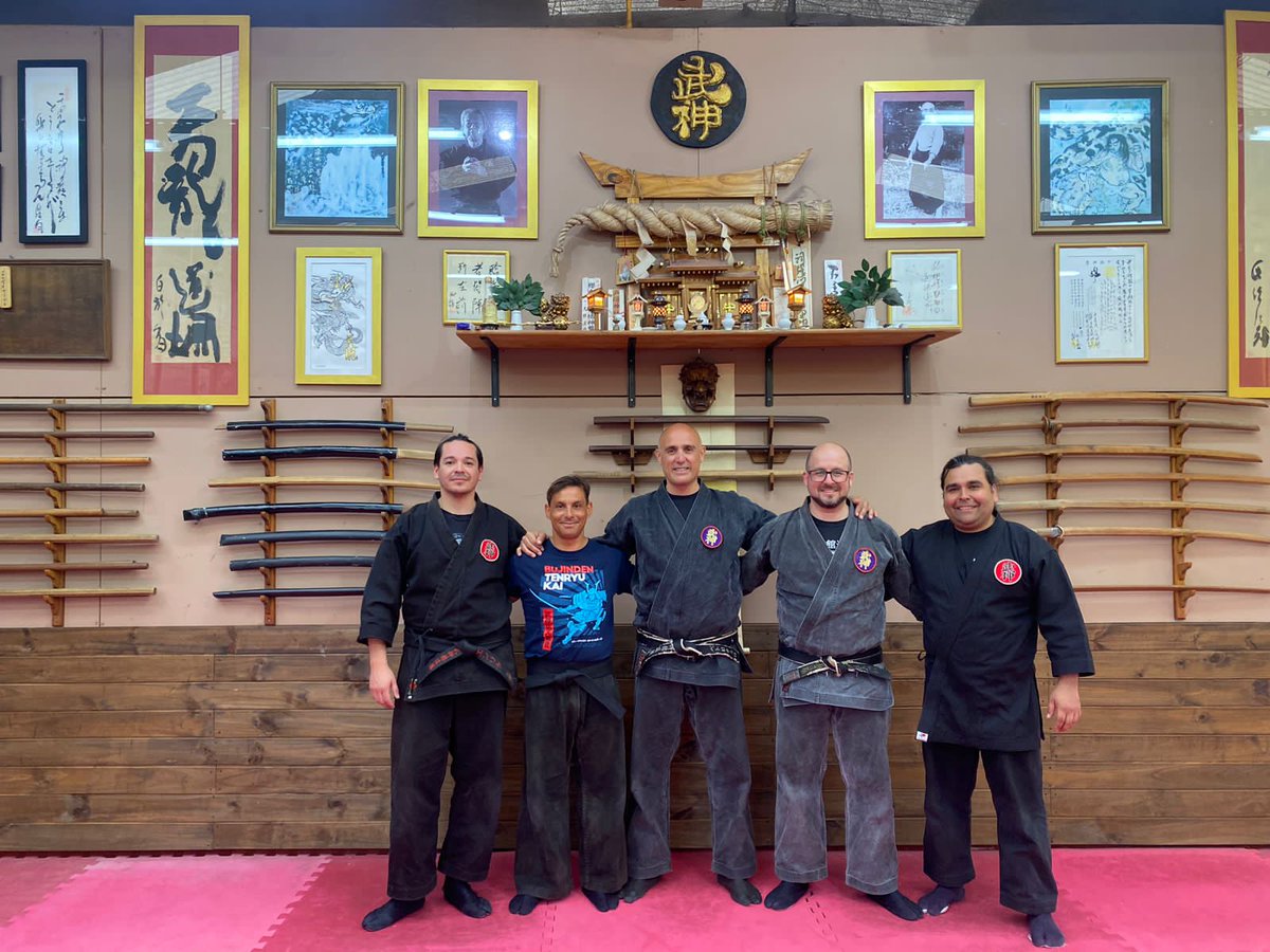 DojoTeinen's tweet photo. Aniversario n°29, Bujinkan Tenryu Dojo, Buenos Aires, Argentina 🇦🇷

Maravillosa instancia de traslación y reencuentro a través del entrenamiento.

Honrando las enseñanzas con esfuerzo y sudor en el tatami, bajo la dirección del maestro, Christian Petroccello @Bujin_Tenryu https://t.co/gs8PQE6hyi