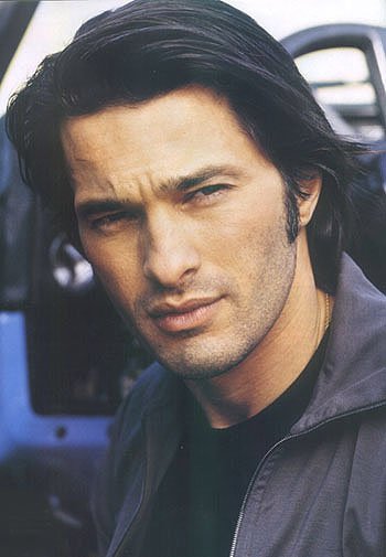 "Vraiment, fan helvete, what am I doing here?"

Looks around. That's not Paris. Or is it?