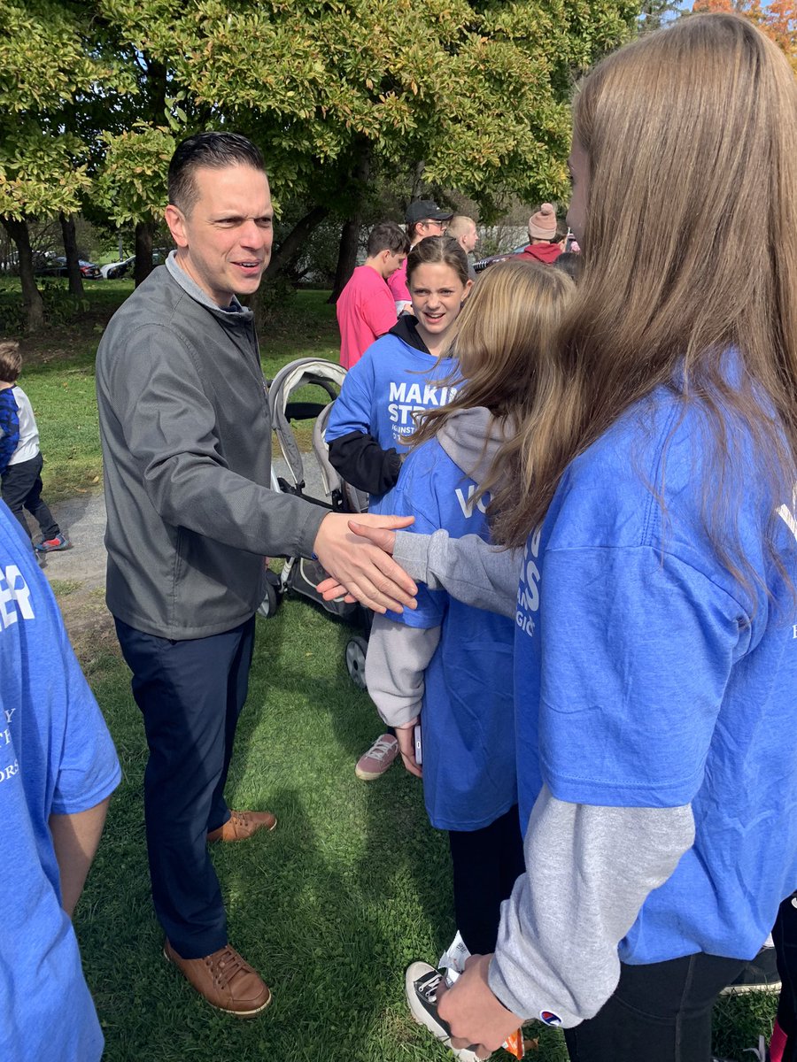 MohonRunner's tweet photo. Look who we found at the #albanystrides breast cancer walk! Our Assemblymember Angelo Santabarbara @AsmSantabarbara @MohonCSD @MightyPrincipal https://t.co/y5Se6wzwzY