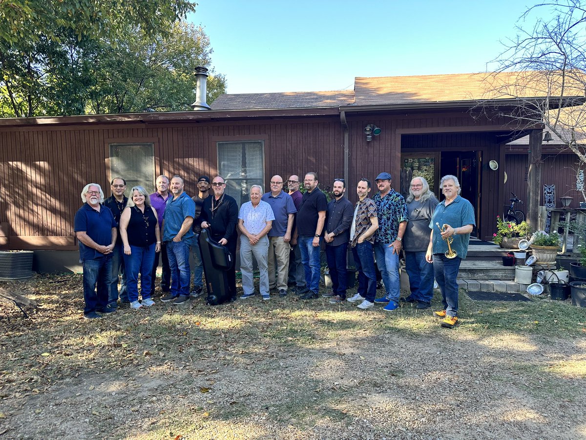 DMNMusicNetwork's tweet image. Sneak iPhone peek of a wonderful day at @PalmyraStudios with the talented Rock Ridge Big Band under the direction of Larry Spencer. Over 700 years of experience in this room! Wow!!! #dallastalent #DALLASLEGENDS #pappysplace #bigband #dallas #dallasmusicians #dallasmusicscene