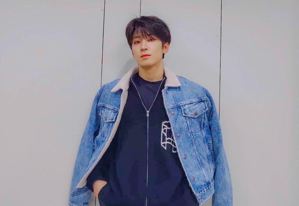 Winwonsvt's tweet photo. ~기억해 언제나 우린 함께라는 걸
변하지 않는 너의 손 놓지 않을게 ~
     Circles by Seventeen 💙
             ⏪   ▶️   ⏩
#SEVENTEEN #CaratSelcaDay #WONWOO #seventeenlightsupmyworld https://t.co/ngoAv9bCwI