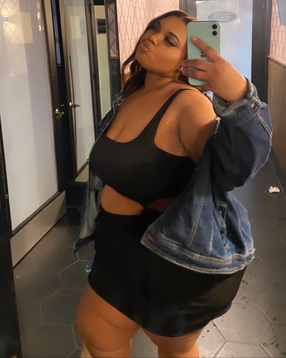 tamirduncanhoe's tweet photo. She want her nigga back but he stuck like a sticker 🖤 https://t.co/aIYIZGtdRl
