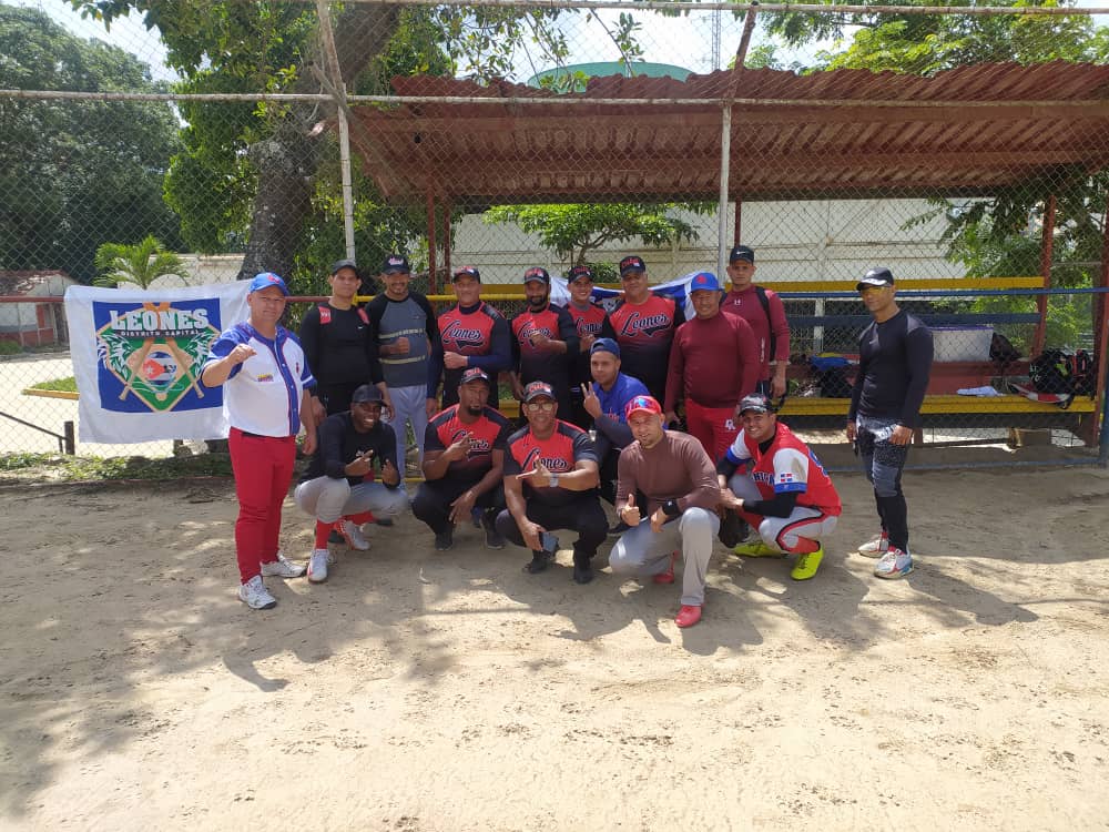 cubacooperaven's tweet photo. ¡Al fin se hizo justicia! El aguerrido equipo de softball de la Dirección Nacional de la Misión Médica venció a @DcMedica 13 carreras por 6. Un partido con jugadas cerradas y mucha entrega.

#CubaPorLaVida #FuerzaCuba #CubaPorLaPaz #Cuba #CheVive #CamiloVive #CubaViveEnSuHistoria https://t.co/7cIsuyfzFc