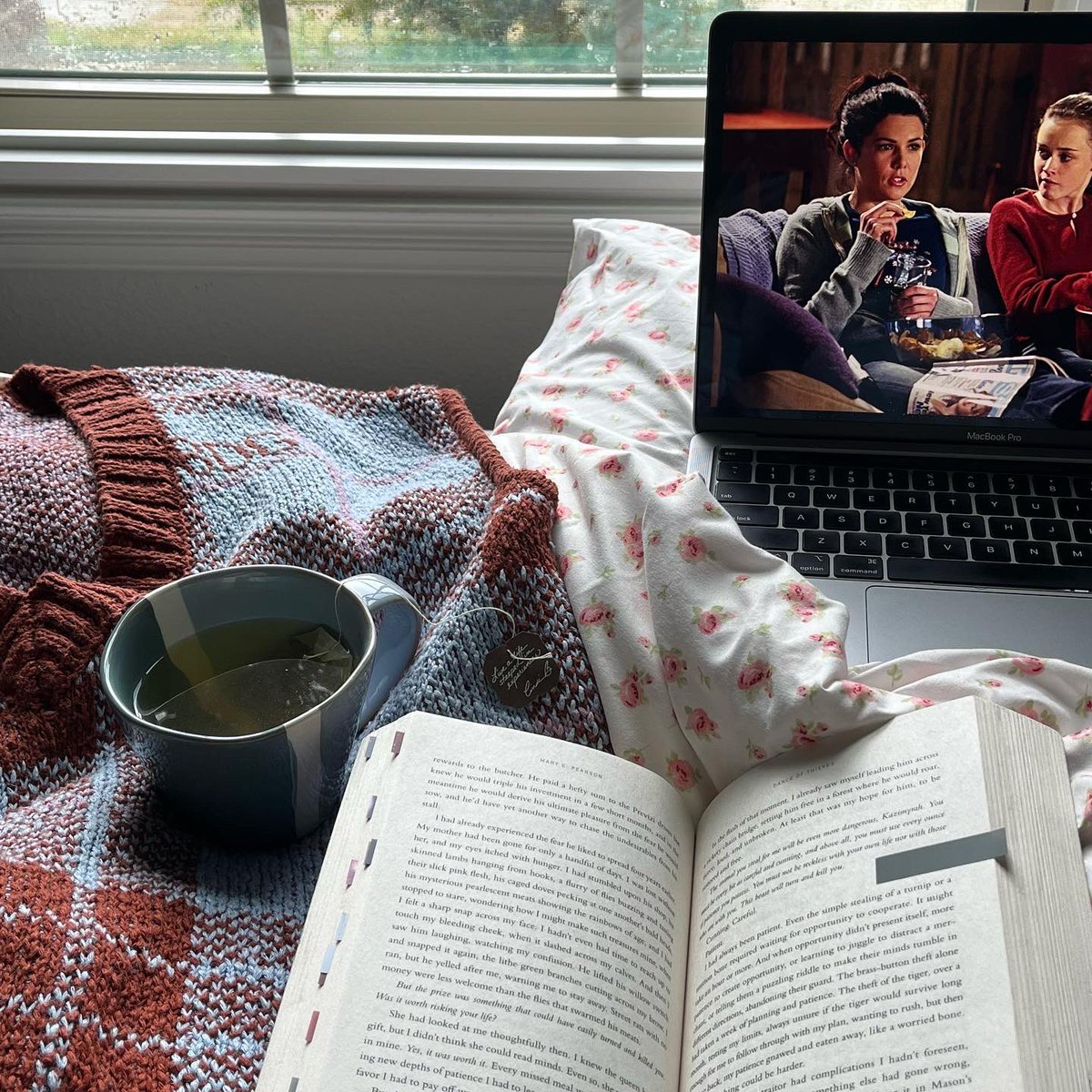 rayarvx's tweet photo. gilmore girls season <3 https://t.co/SjxR1shLaq