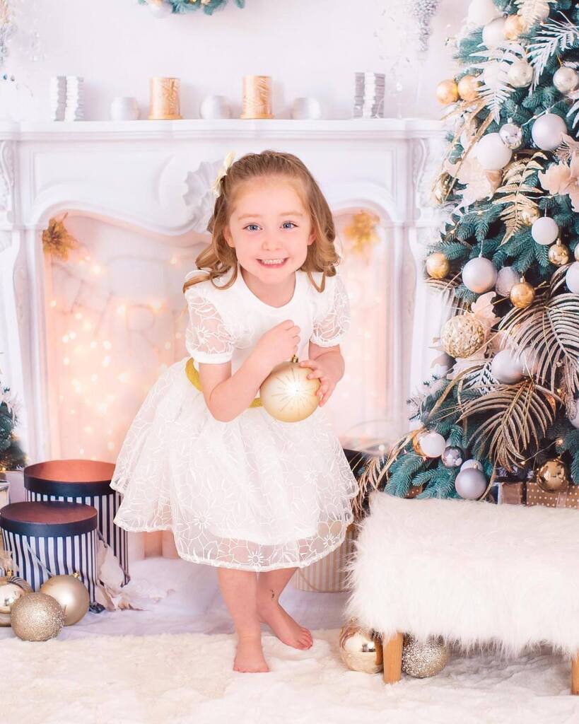 Keepsake_Photo's tweet photo. My beautiful little model helped me out in the studio today to get ready for my Christmas mini's. I know I'm biased, but still🥰

Christmas Mini's are running 3rd to 6th November and 24th to 27th November. A half hour shoot including 5 digital images … https://t.co/gSOtHWWBTl https://t.co/btaklZllcI