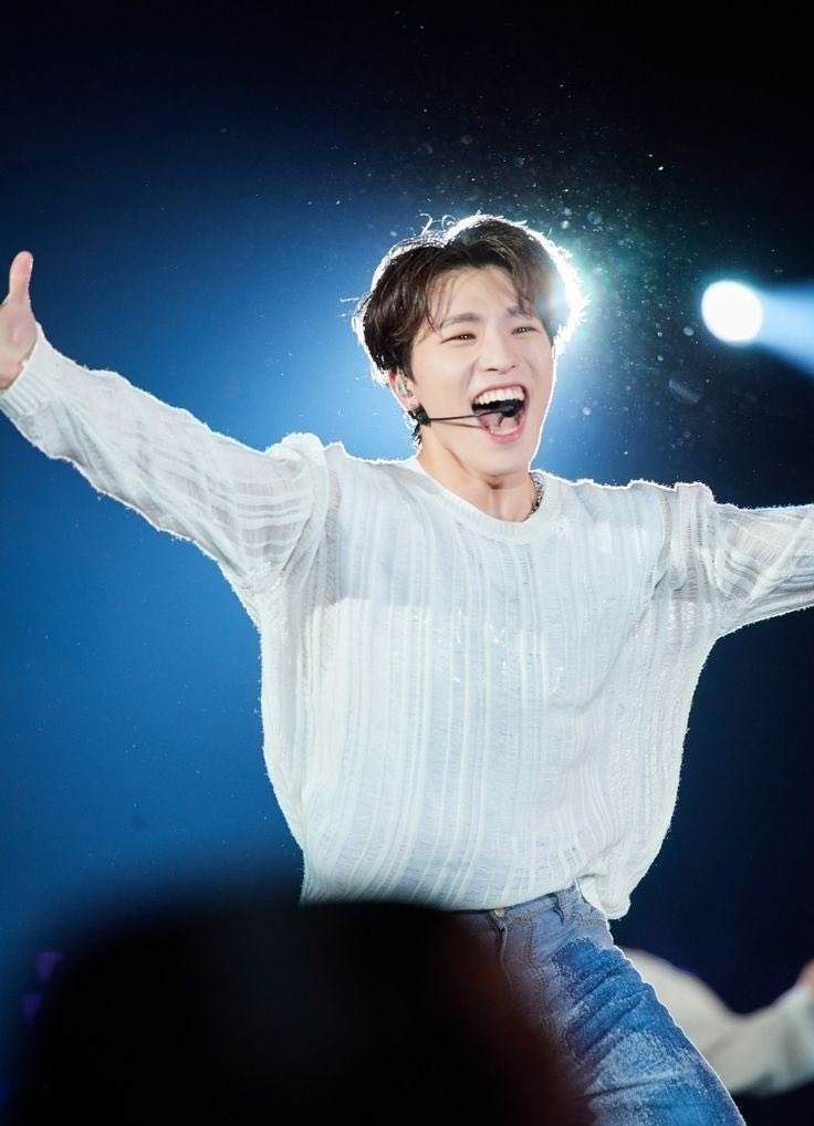 0811archive's tweet photo. will never get over dinos reaction to seungcheol https://t.co/I9aBm7ogZj