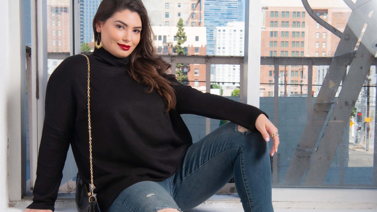 Cozy up in comfort this season with our Paris Turtleneck Tunic Sweater! Pair with your favorite leggings, denim, trousers, or palazzo pants for stylish comfort all day 👍 #kiyonna #curves #plussizestyle #black #sweaterweather