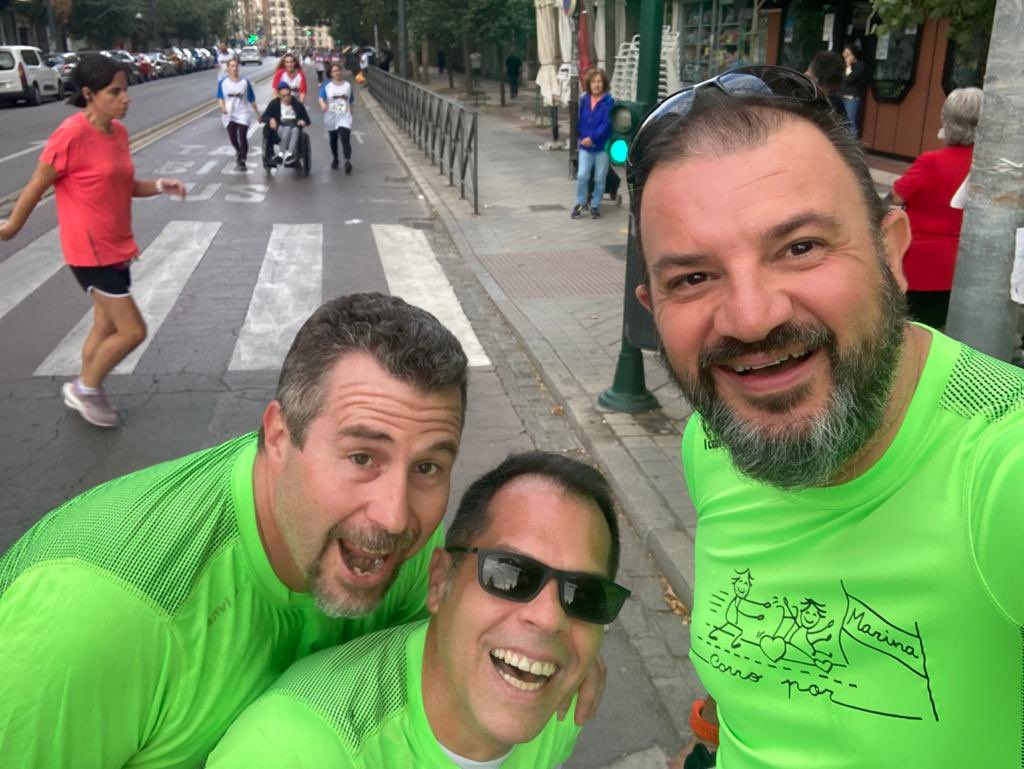 antonioper_mar's tweet photo. Precioso día de solidaridad con @aspacegranada llenando nuestras calles de la gran familia de corazones verdes #correpormarinaysamuel #pandillabasura @raul_melga https://t.co/JaDfhoINSA