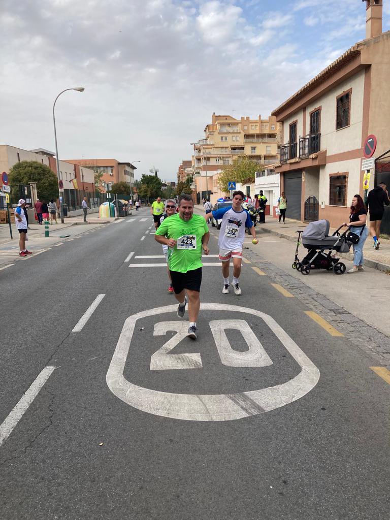 antonioper_mar's tweet photo. Precioso día de solidaridad con @aspacegranada llenando nuestras calles de la gran familia de corazones verdes #correpormarinaysamuel #pandillabasura @raul_melga https://t.co/JaDfhoINSA