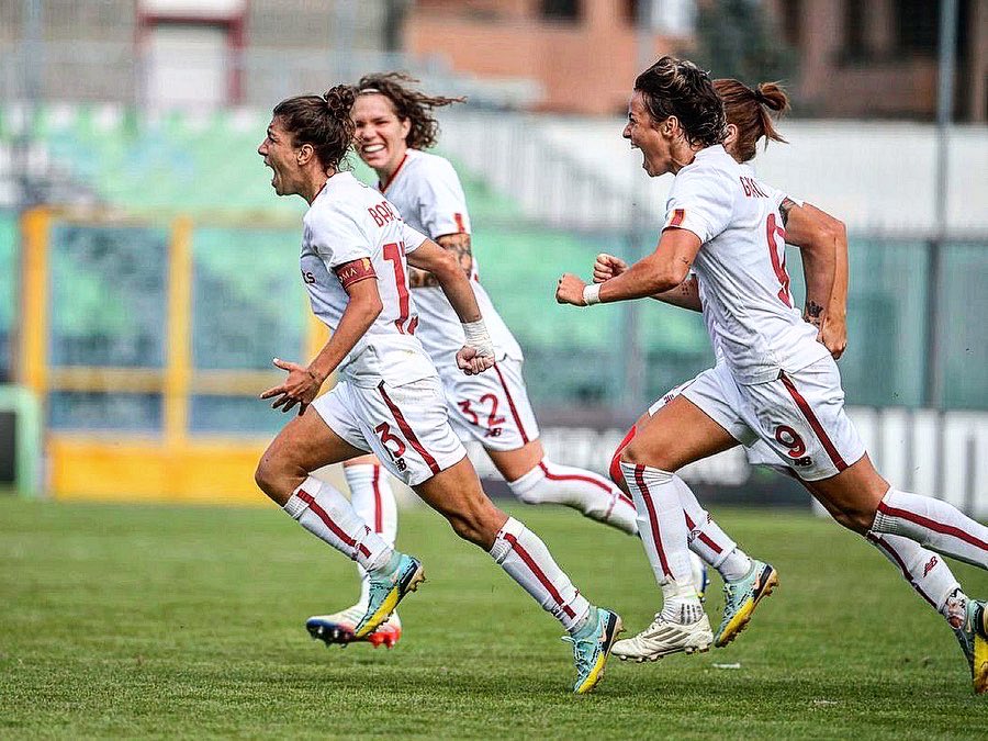 ElenaLinari's tweet photo. Che ANIMA. Che CUORE. Che GRUPPO. Avevamo un obiettivo e l’abbiamo raggiunto: +3!!! Bello tornare a giocare 🙏🏻💥 Ora testa alla Champions ✨ @ASRomaFemminile #forzaroma💛❤️ #SassuoloRoma 0-1 #el32 https://t.co/NVvfWrxVfT