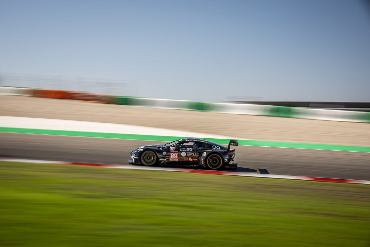 OfficialTFSport's tweet photo. IT'S THE FINAL COUNTDOWN! 60 minutes remaining of the 2022 European Le Mans Series ⏱
Current positions:
🔴 #34 LMP2 Pro Am P1 - Aitken
⚫️ #69 LMGTE P2 - Sørensen
⚪️ #95 LMGTE P3 - Chaves
#TFSport #ELMS #4HPortimao https://t.co/hL6296klSs