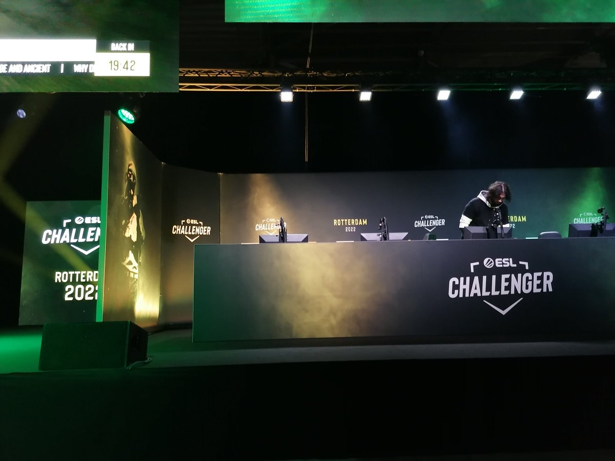 Front row seats for te #ESLChallenger Rotterdam 2022 Grand Final! Пошли Outsiders! 🐻 #RTMGamesWeek #DHRotterdam