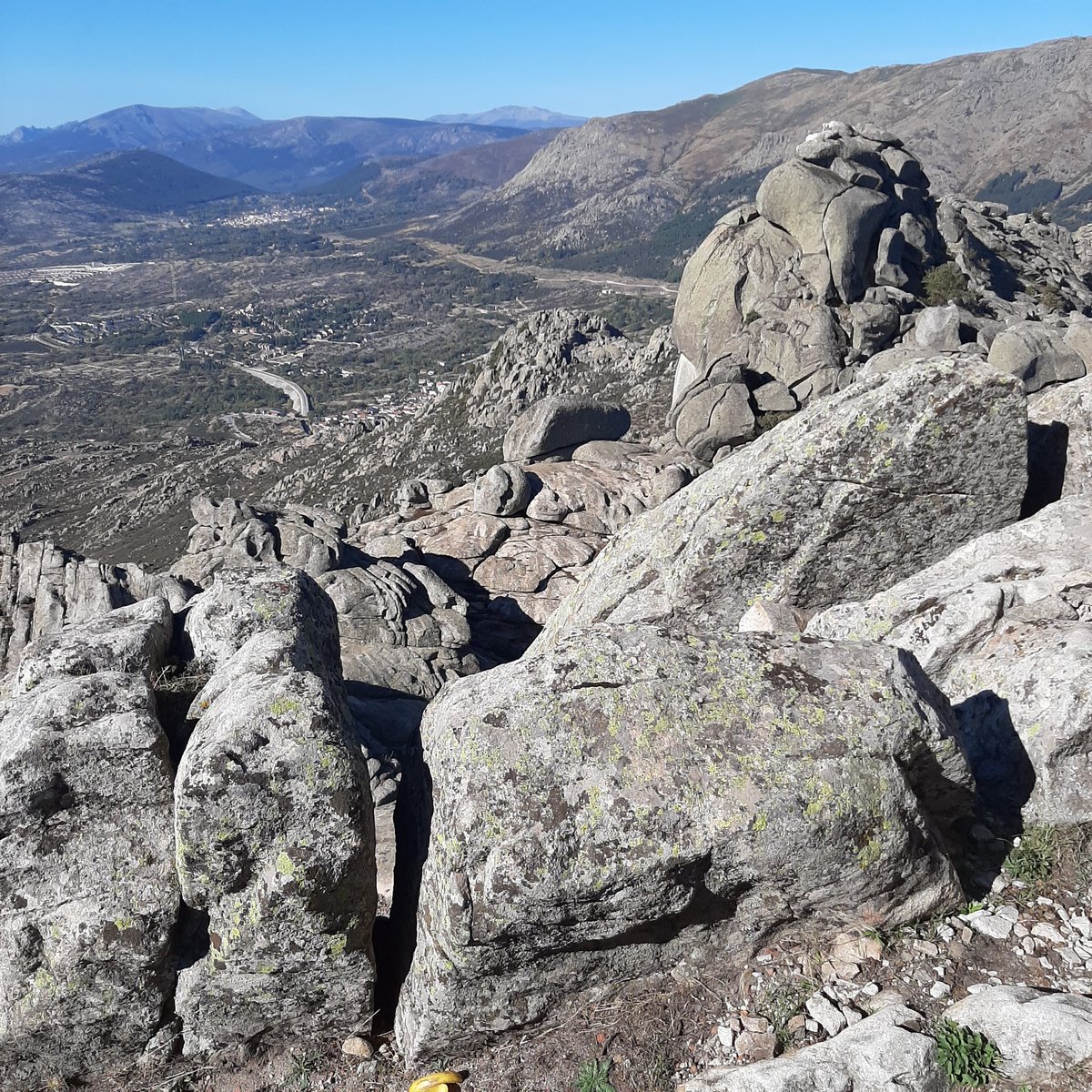 JaimeTatay's tweet photo. Una maravilla poder salir de nuevo con el Grupo de Montaña de @ComillasPastor, esta vez por la sierra de La Cabrera. https://t.co/BfgFBQwvYP