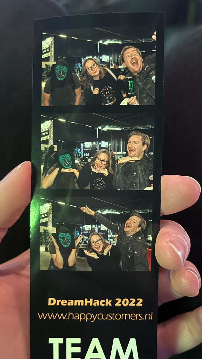 Sinds jaren weer heerlijk sociaal gamen #dreamhack <a href="/cozycatlady/">thecozycat</a> <a href="/thehellmanator/">ing. Hellmanator</a>