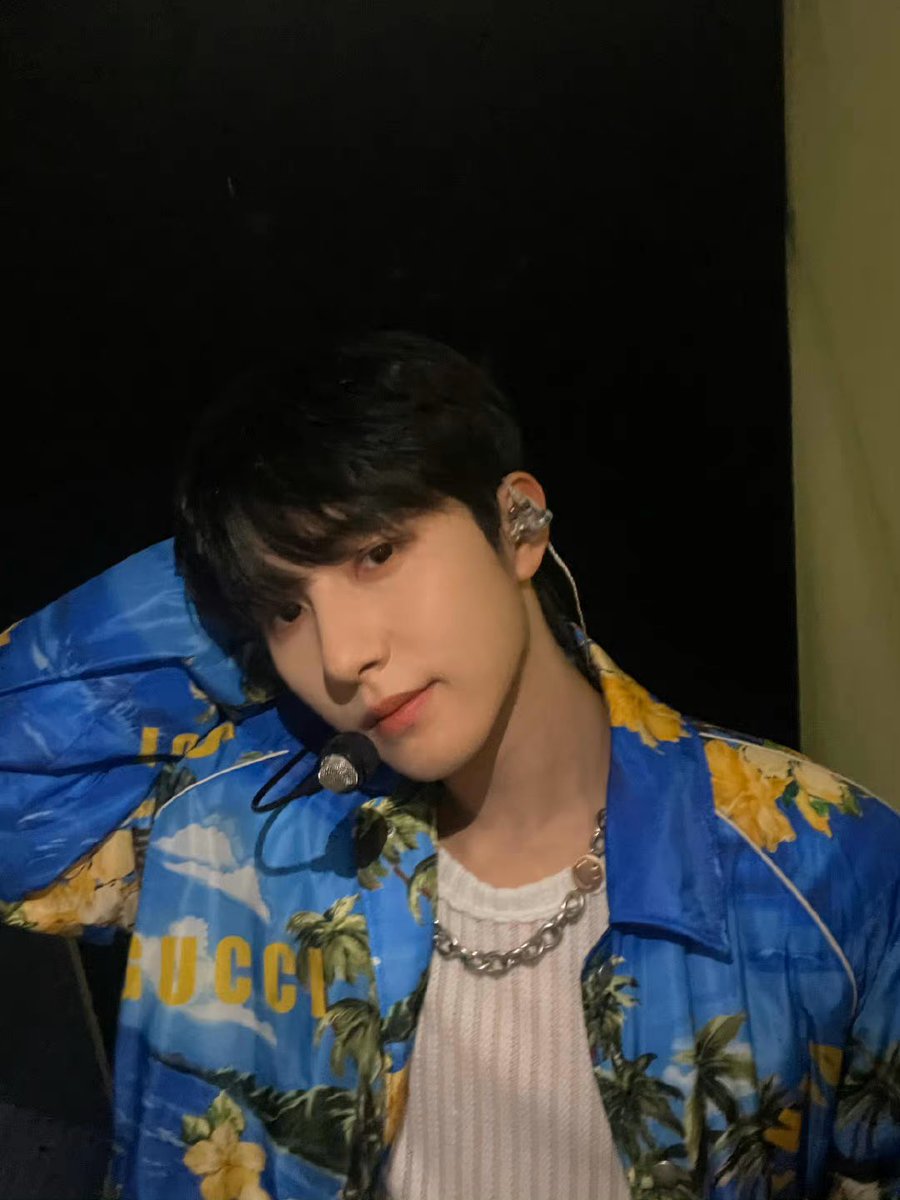 Shienashinxoxo's tweet photo. Good night everyone especially to #RENJUN #런쥔 🥺 💚 수고 안줌 인주니🦊💕 https://t.co/WlHXIObyhA