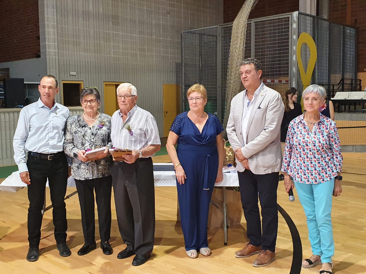 La Diputació se suma als actes de la 36a Festa de la Llar de Jubilats de #Linyola. El vicepresident <a href="/AccensiTorre/">Ferran Accensi</a>  ha participat al dinar de germanor que s’ha dut a terme avui al pavelló municipal👵👴
#laforçadelsmunicipis
ℹ️👉t.ly/SEZp