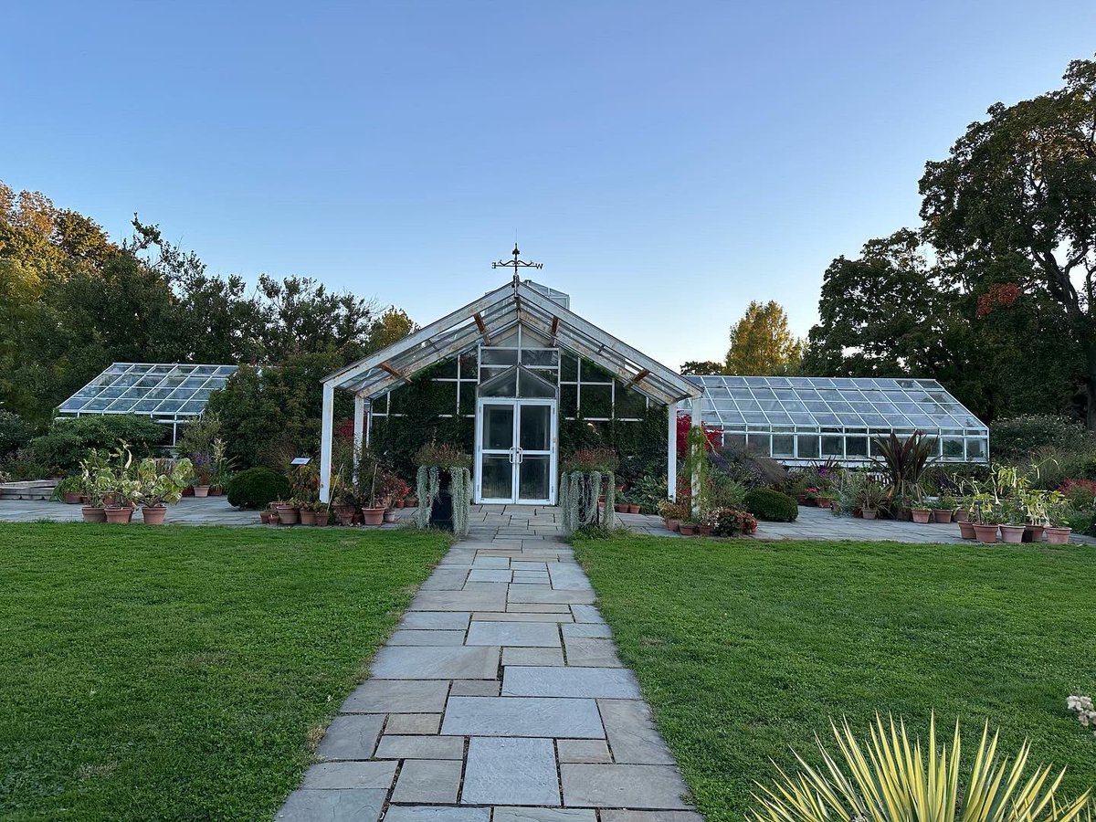glnarayanan's tweet photo. About yesterday - a lazy day, short trip to Staten Island &amp; Snug Harbor Cultural Centre &amp; Botanical Garden

I was a little late to visit the museum but the garden made for a good evening walk

#nyc #rusticnomads #statenisland #iphonephotography #snugharbor #landscape https://t.co/9UGi60DhLX