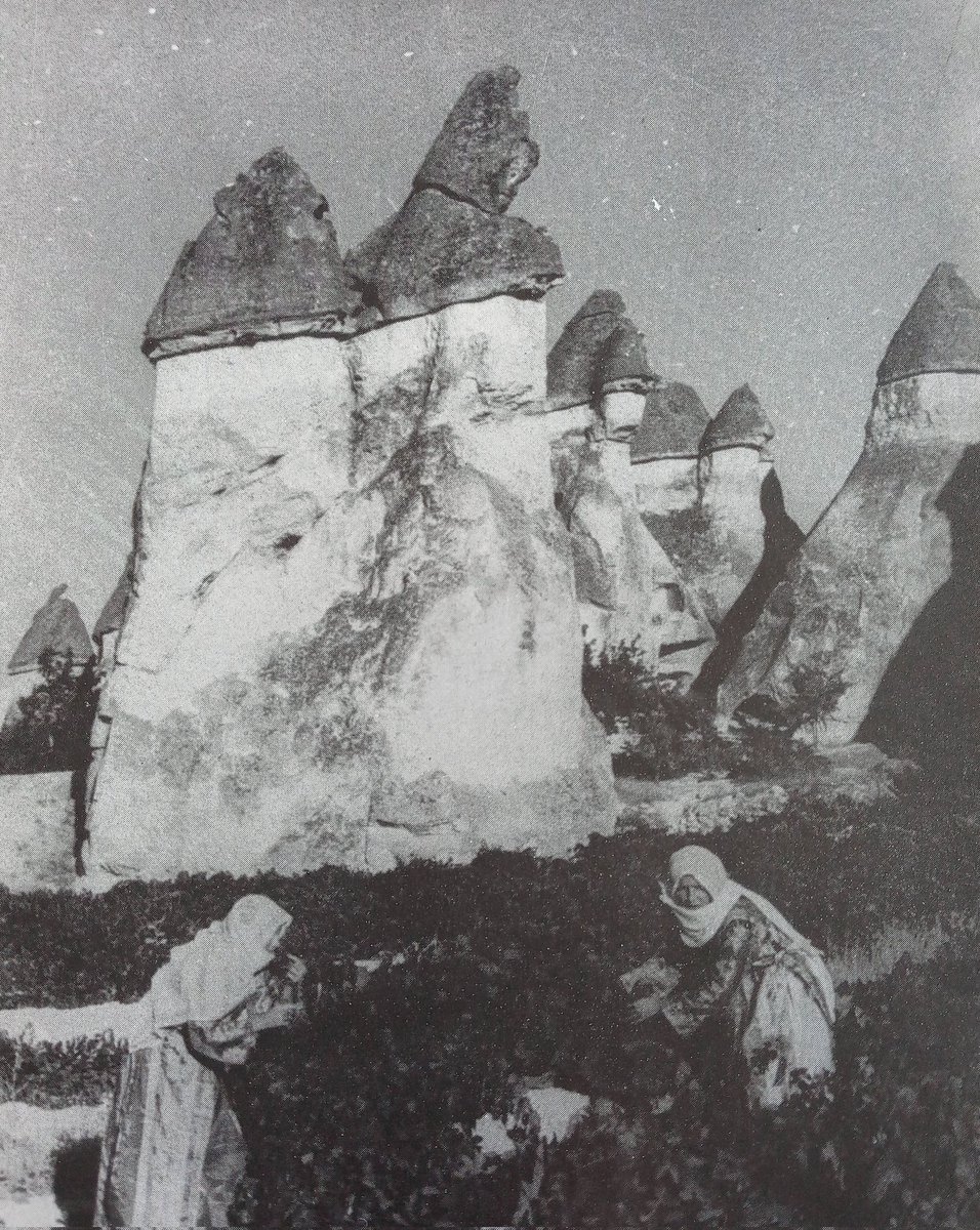 Ayca_Olcaytu's tweet photo. 1970'ler / #Kapadokya #Zelve Üzüm bağında kadınlar.
Foto: Şahin Kaya / Foto Reklam #Avanos #Cappadocia #Kadın https://t.co/FX3Q92rM1u
