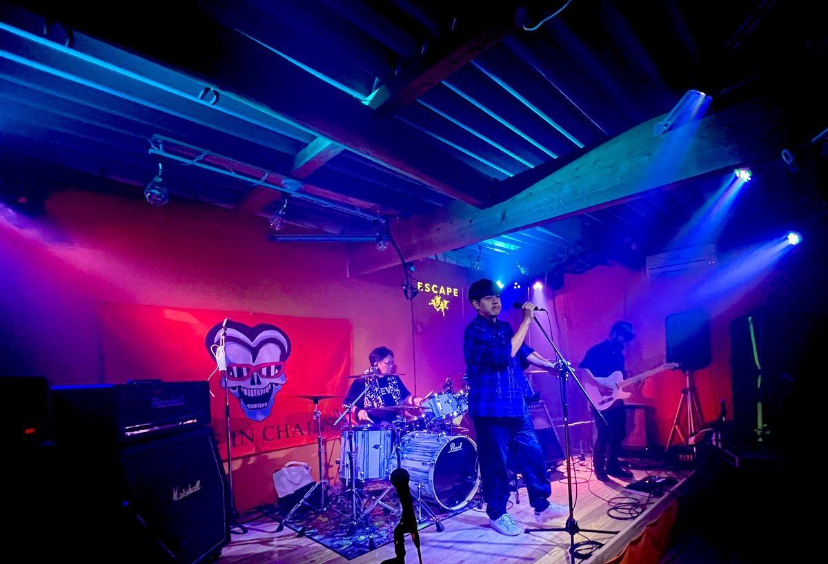 Liveinchains_jp's tweet photo. ThetheaterRoom
Zai band
Escape

最高でした😊

ありがとう😊

#screen__0 
#Zai_thePints 
#Liveinchains_jp 
#名物イッシーのくるぶし売り切れました
#指宿Livehouse https://t.co/G616P0GszJ