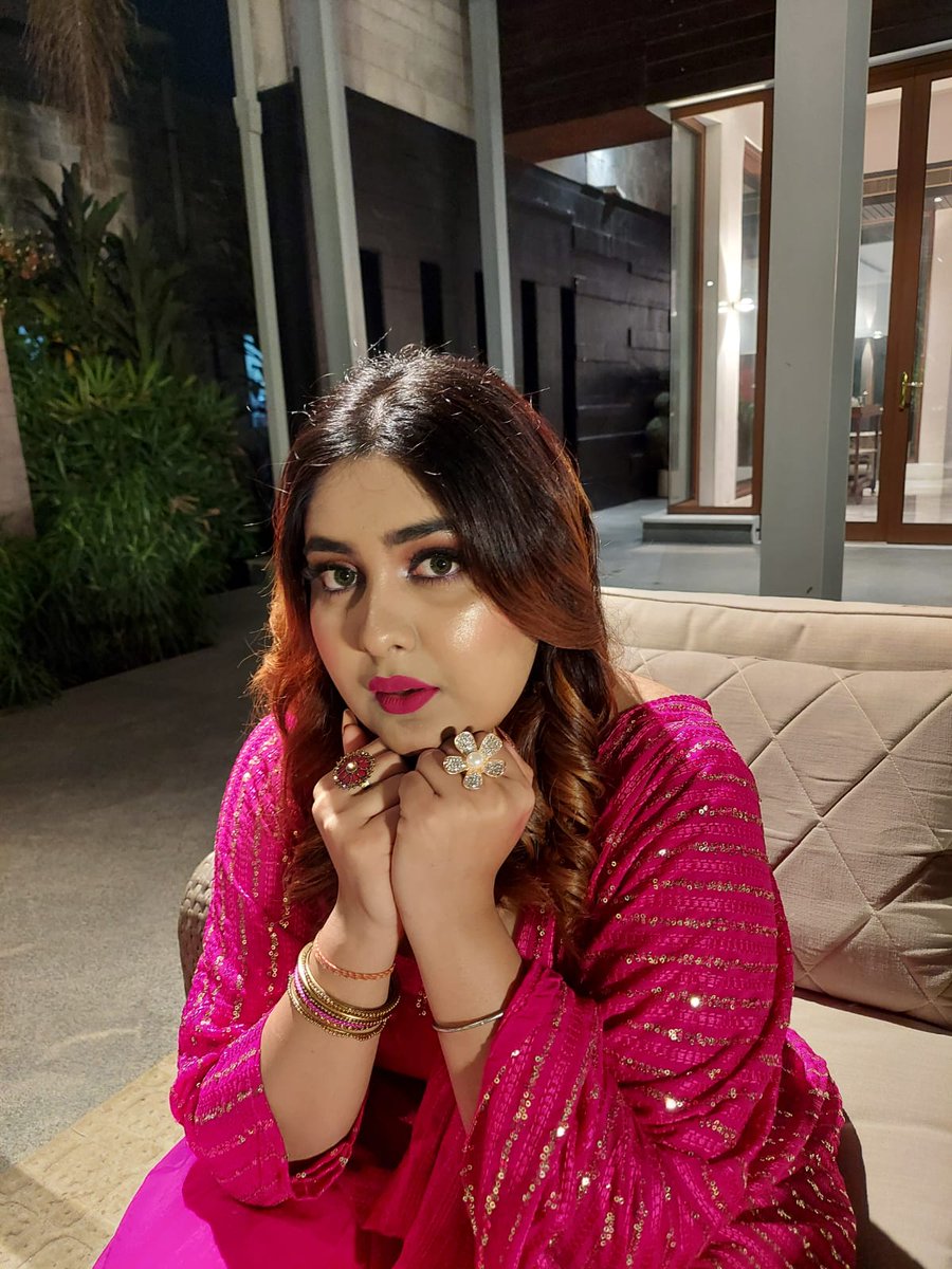 Priyamlkoffcl's tweet photo. महफिल भी सज गई और मैं भी ❤️ आज की शाम संगीत के नाम 💗💗
“To achieve great things, two things are needed: a plan and not quite enough time.” – Leonard Bernstein
#PriyaMallick #LIVE_SHOW #प्रिया_मल्लिक #दिल्ली #StageShow_Delhi https://t.co/KNc25cthH9