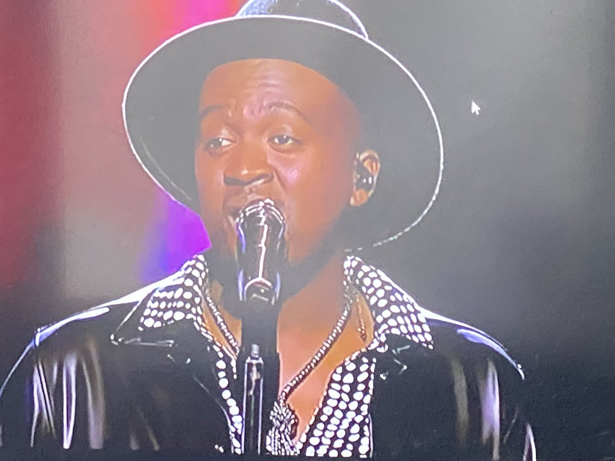 TheCPTtwins's tweet photo. Thapelo’s voice !! I enjoyed this performance 🖤🖤 he is doing the things !!! This guy!!! ⭐️⭐️⭐️✨✨✨@IdolsSA #IdolsSA https://t.co/f3qiE4W6fc