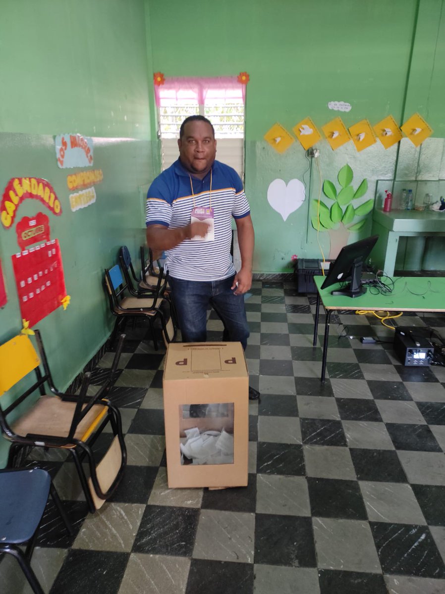 leavitt_ventura's tweet photo. Votando 5 por Margarita gana el PLD gana en País. @margaritacdf https://t.co/y6uo7Bzyma