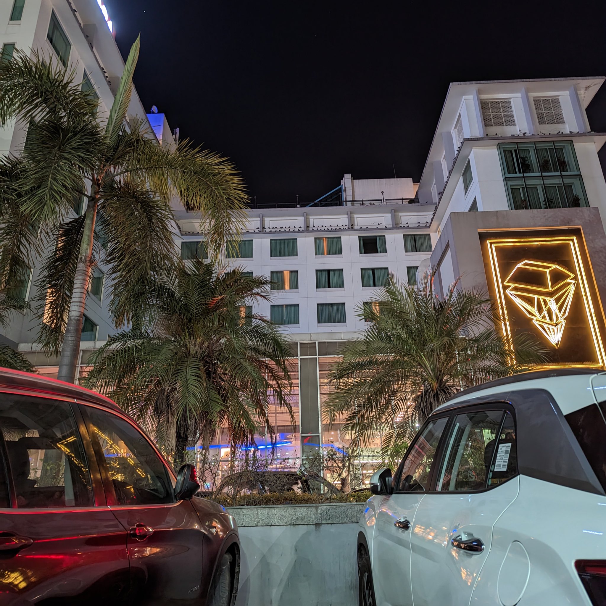 TechDroider on Twitter "Pixel 7 Pro (Left) iPhone 14 Pro Max (Right