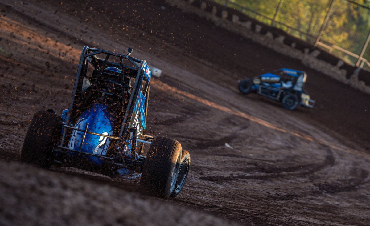 ElevateRacing's tweet photo. Golden hour + @Xtreme_Outlaw = 😍
.
.
@chancecrum83 | @DaisonPursley 
@tay_reimer | @jadeavedisian https://t.co/VO9s3KS4kk