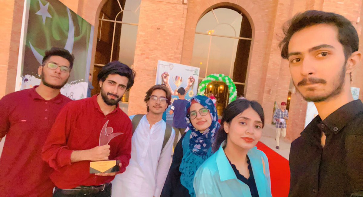 RealHassaan's tweet photo. "Ask not what your country can do for, but ask what you can do for your country". 
I lead a team of 7 devs, all from @gcuniversitylhr , and we competed against 27 startups in Pakistan and secured a winning place at National Youth Fest Pakistan.  We proudly carry our tag!
@zaidia https://t.co/s5MPATIOw9