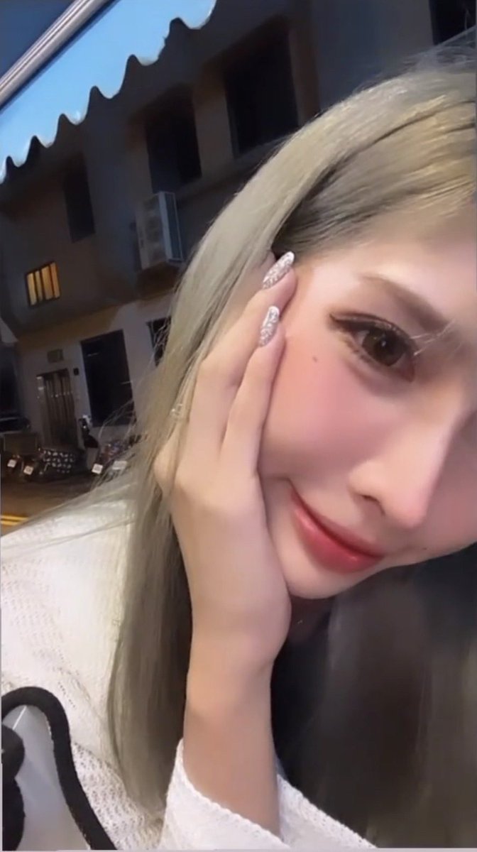 ky586586's tweet photo. 今天發個生活照😊  #美女 #音樂課 #開心 https://t.co/VwMdk42CBV