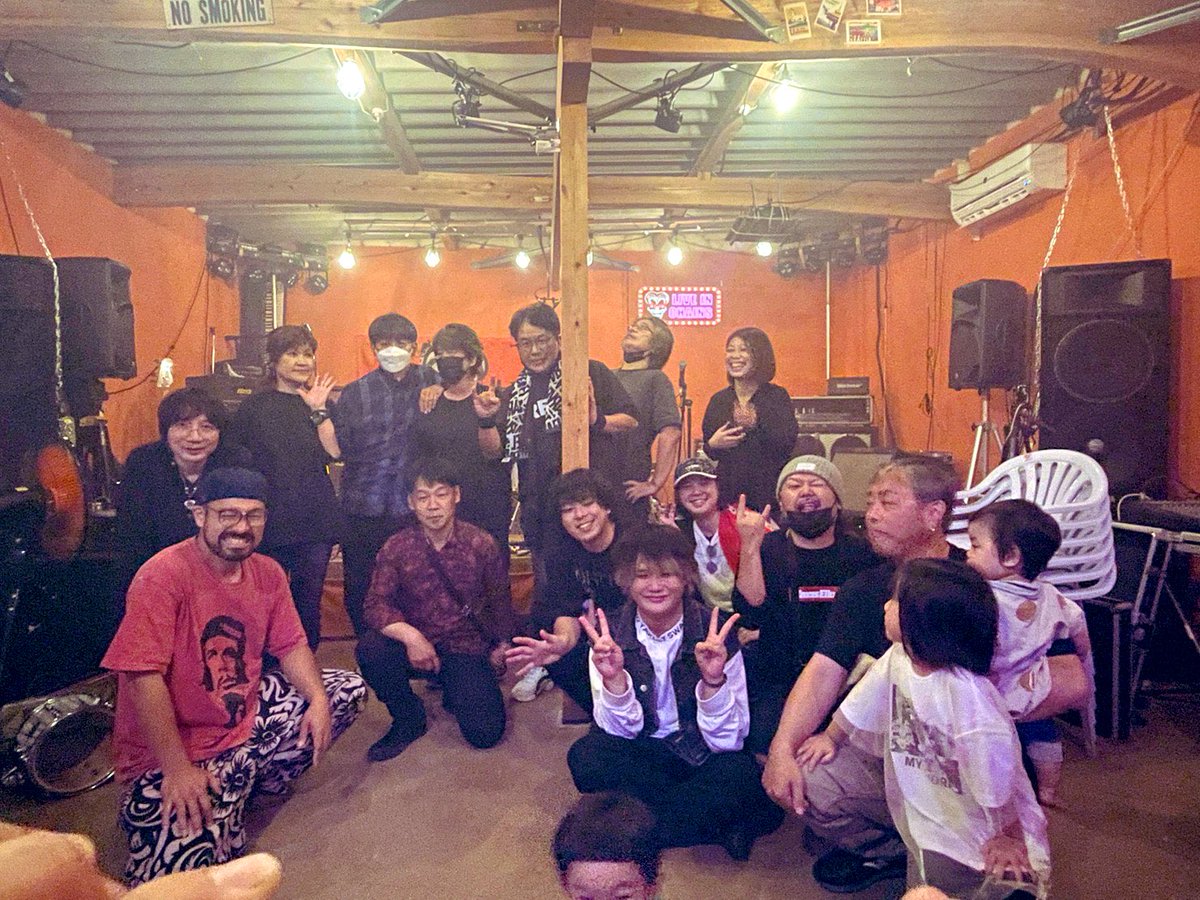 shotaro_0424's tweet photo. 指宿　LIVE IN CHAINSありがとうございました！！

指宿は学生時代から縁があり、陸上部時代に指宿の競技場でめっちゃ練習したり指宿のバンドさんのサポートさせて頂いていた事があったり。

久々に会う仲良し先輩やいつも仲良くしてくださってる方、新しい出会いもあり温かい方ばかりで最高でした☺️ https://t.co/flXAqecJhi