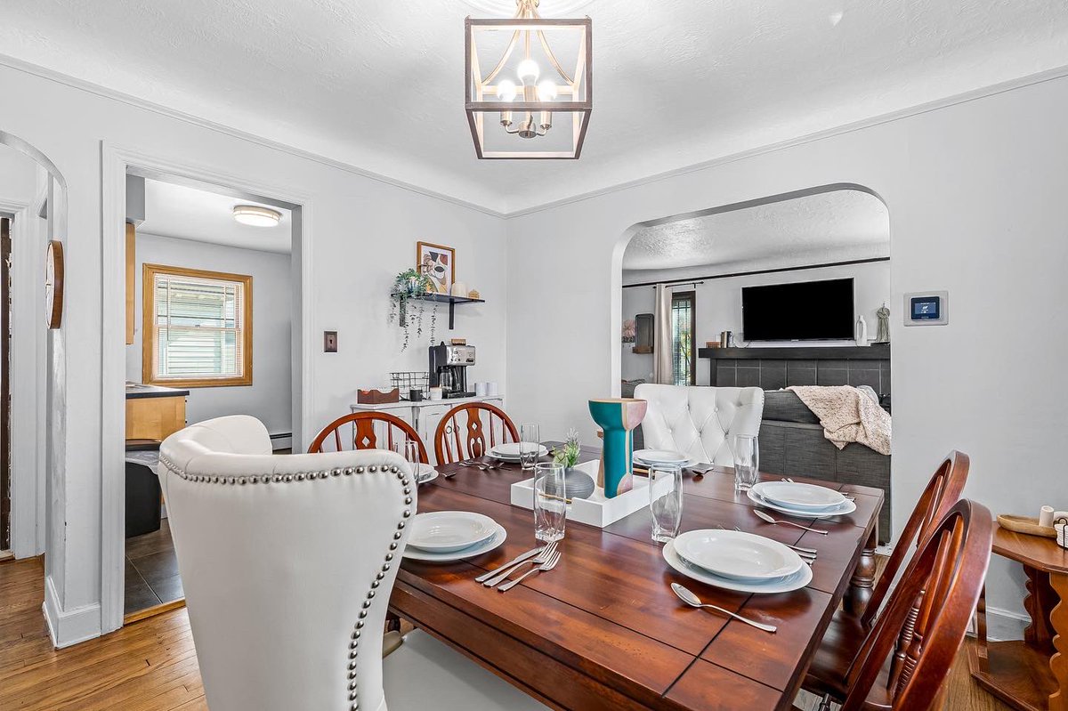 MJTraderPro's tweet image. Started this year with 10 furnished rentals

Pushing to finish the year with 30+

This one rented within 2 min of going live on Airbnb for $2800/m 😎