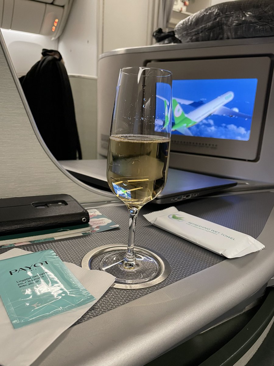 leileimiao's tweet photo. 商務艙去巴黎喔耶

#boeing777
#evaair https://t.co/qBFrLXK8Jp